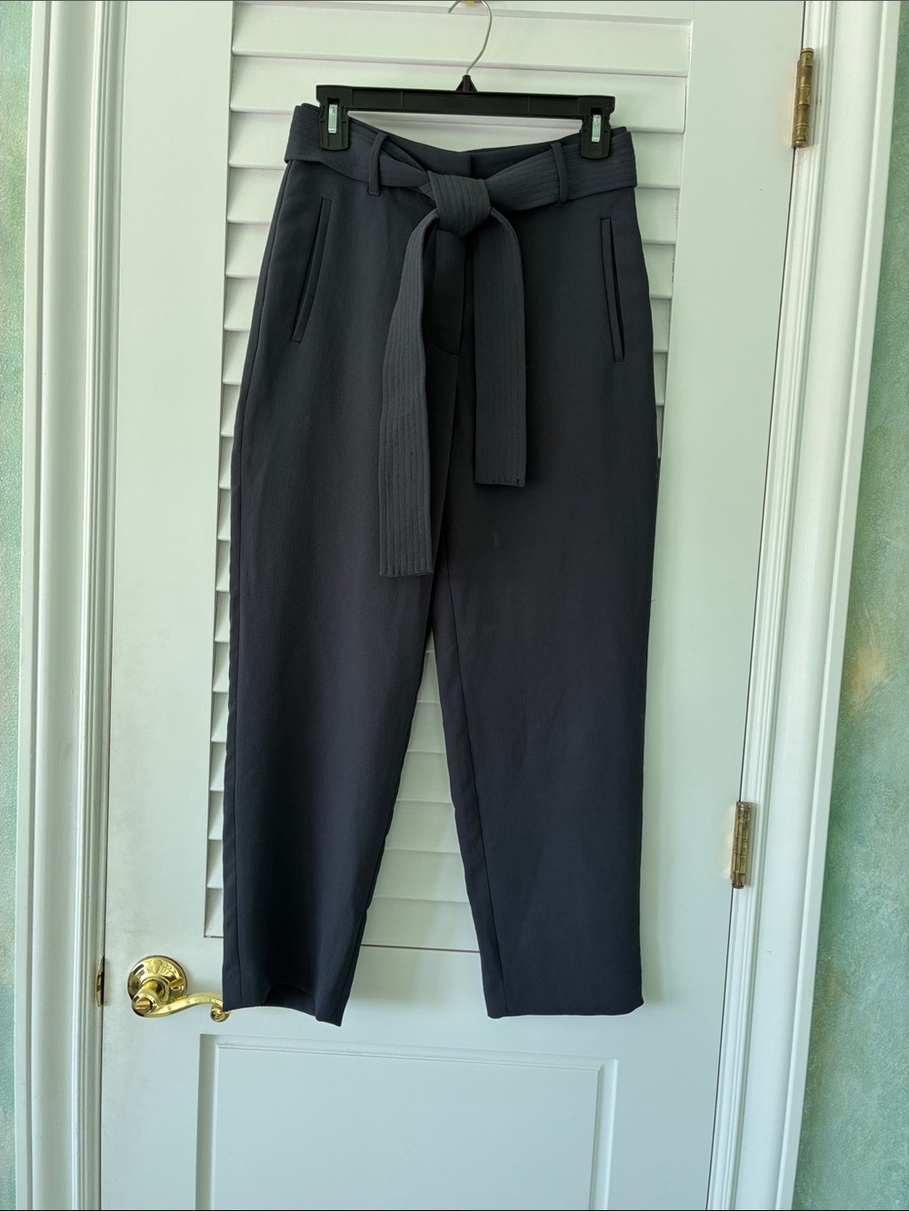 ** ARITZIA ** Wilfred Black High-Rise Paperbag Trousers size 4 with Waist Tie